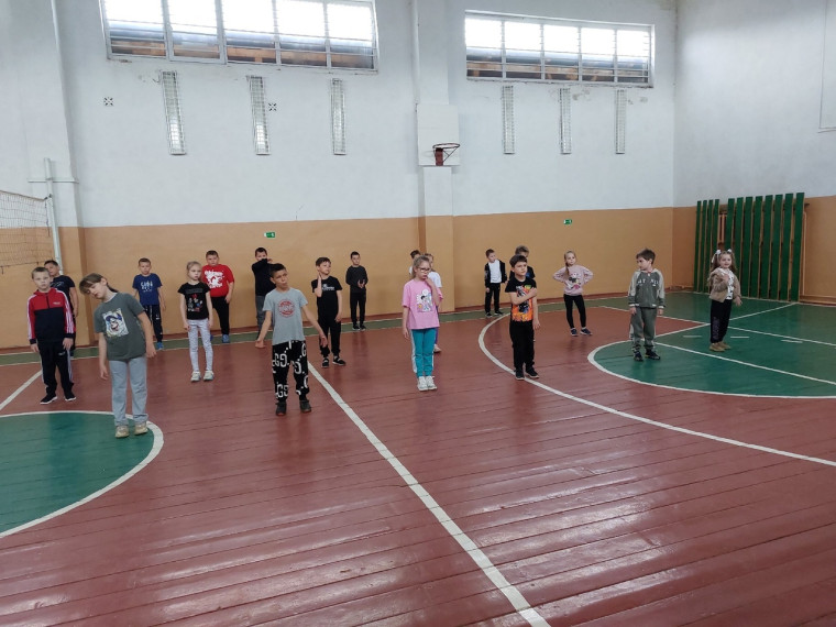 В школе проведена эстафета для 1-2 классов.
