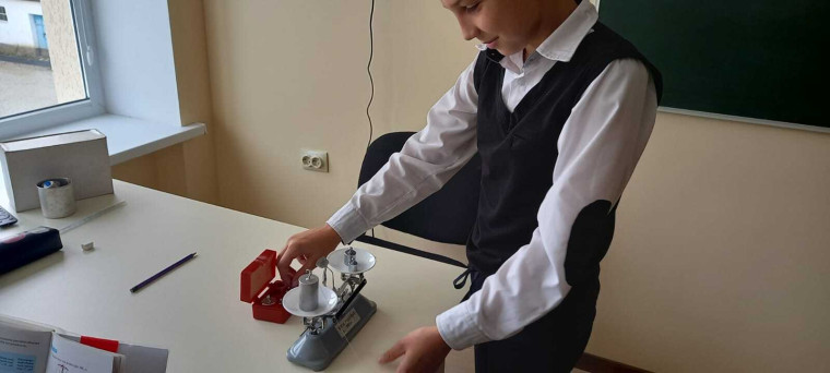 Открытый урок по физике: измеряем плотность твёрдого тела!.