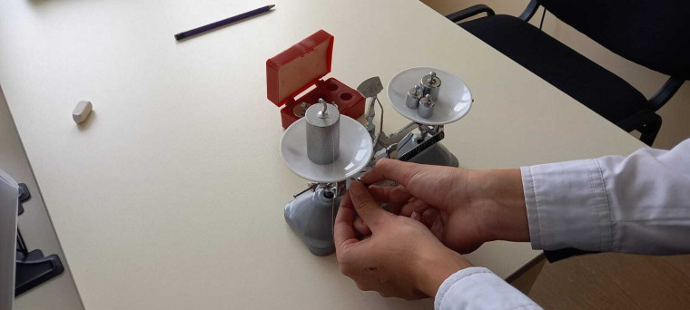 Открытый урок по физике: измеряем плотность твёрдого тела!.